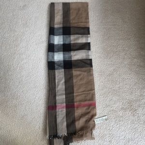 burberry scarf packaging